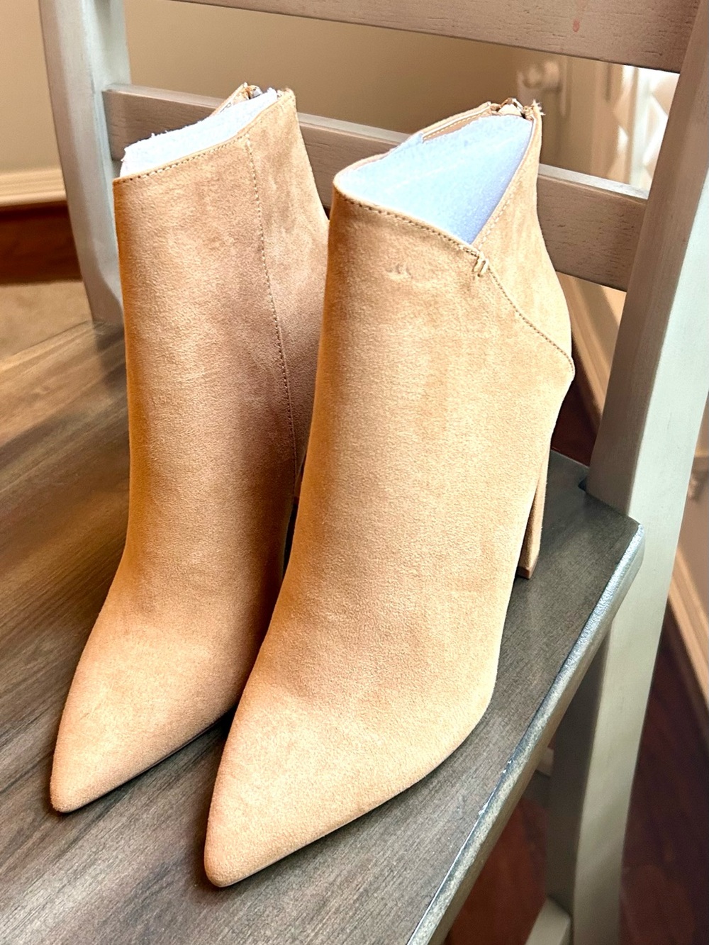 Pink Lily Beige Suede Pointed Toe Ankle Booties.  Size 7
